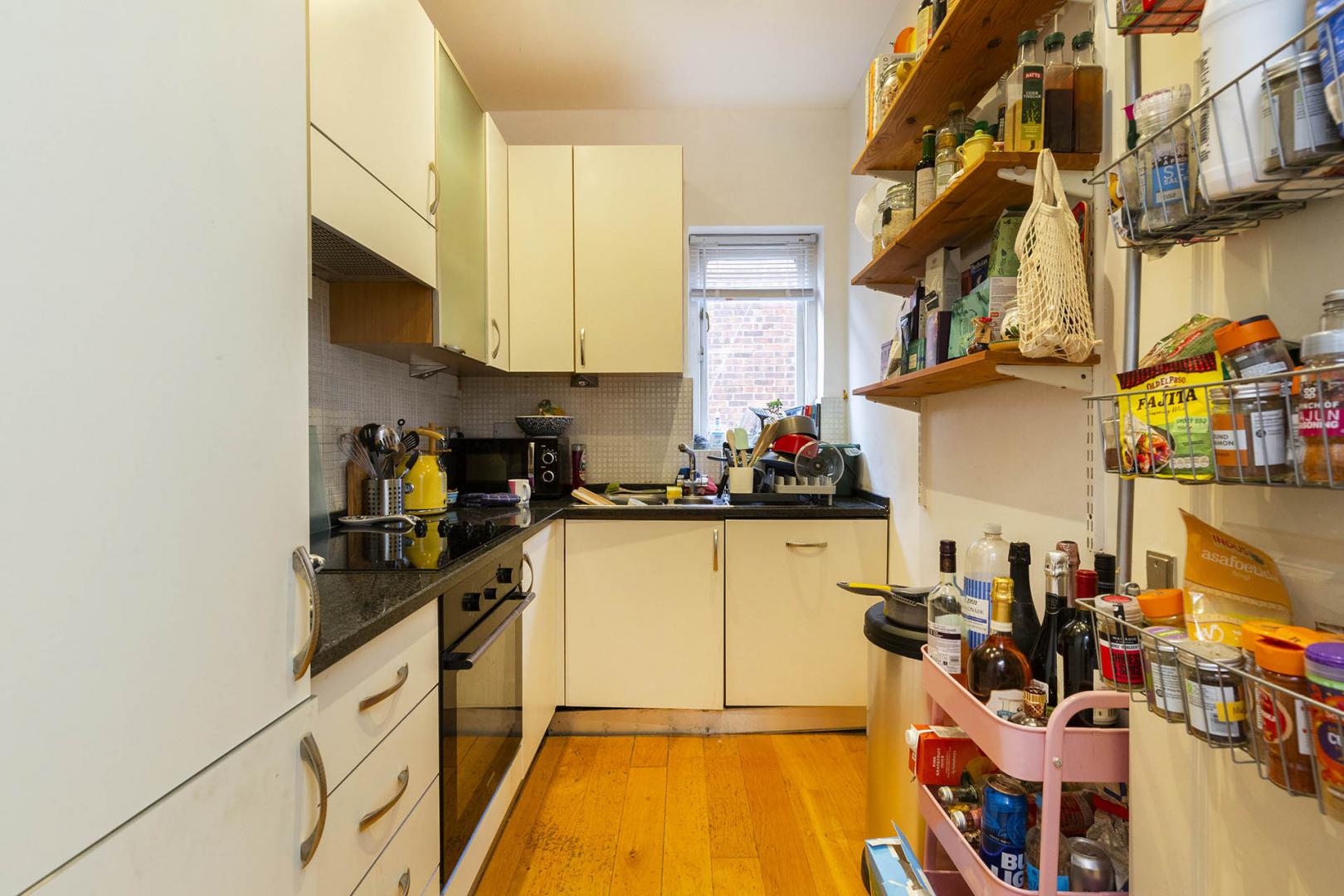 Modern Apartment Egerton Gardens, Hendon